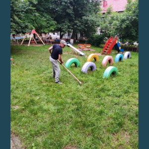 Instituția de educație timpurie nr.67, str. Otovasca,11- salubrizarea terenului aferent/adiacent (cositul ierbii)